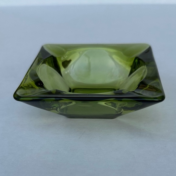 🌟3/$20🌟 Anchor Hocking Green Glass Ashtray Vintage - Picture 5 of 5
